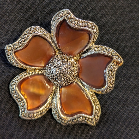 Jewelry - Vintage Brooch